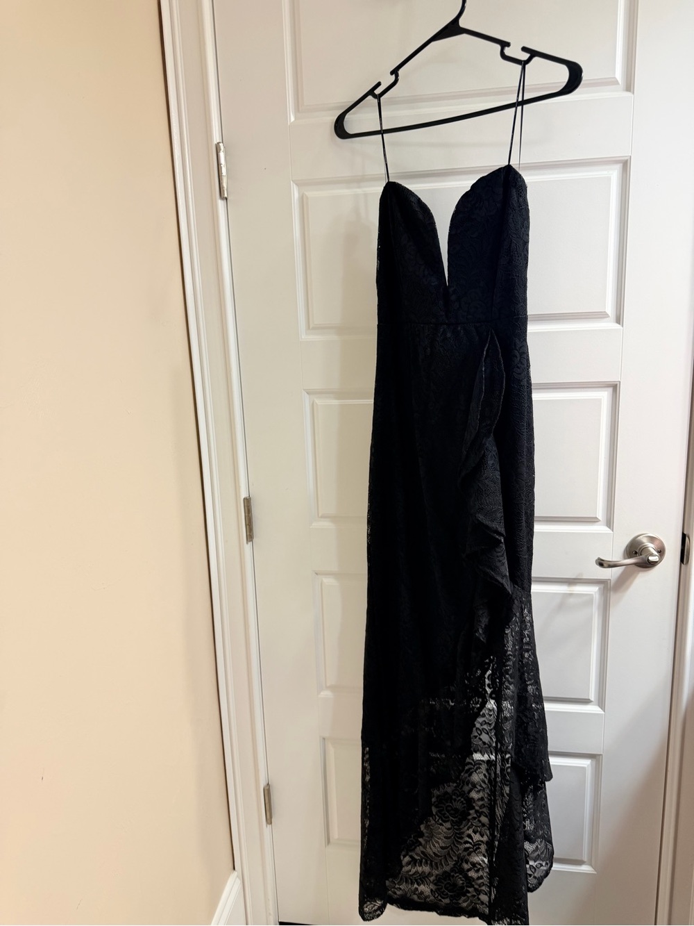 Elegant Black Lace Strapless Evening Dress